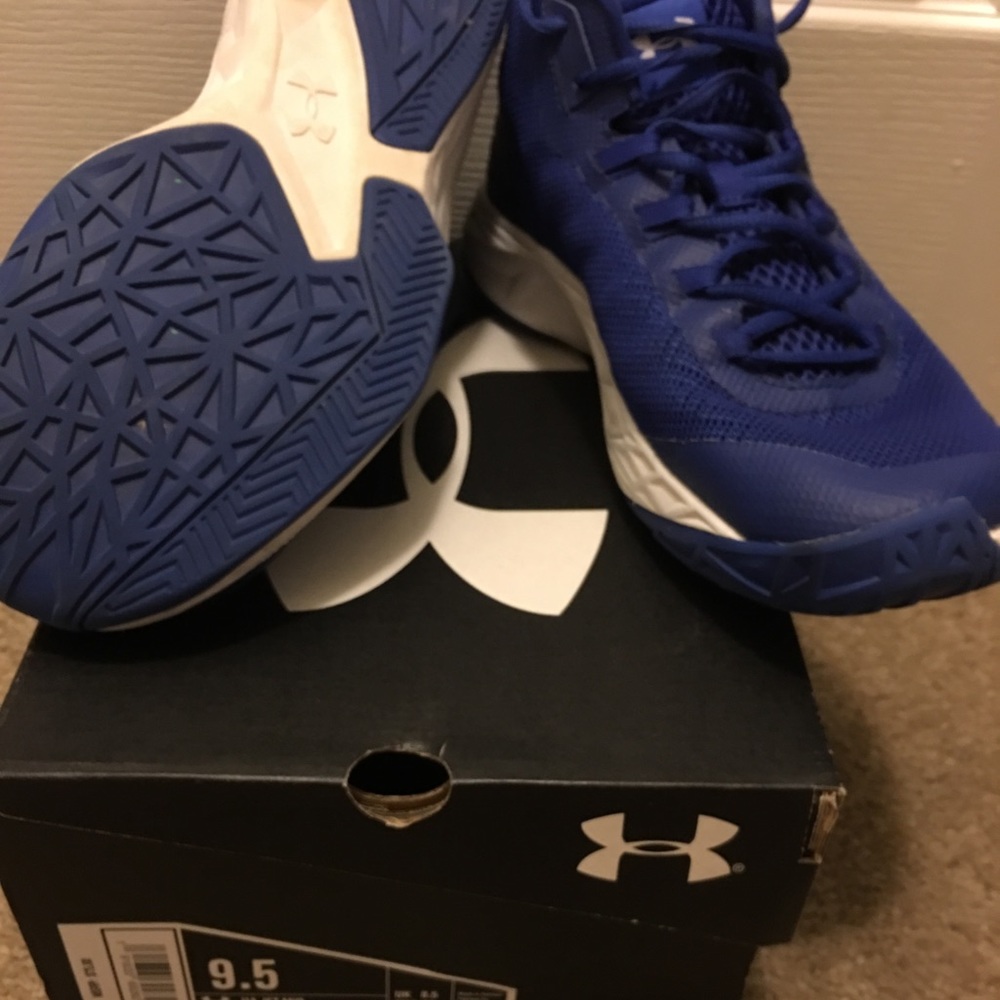 Men’s Under Armour Jet Mid-rise basketball shoes.